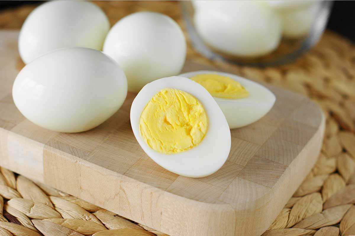 كم سعرة حرارية في البيض المسلوق